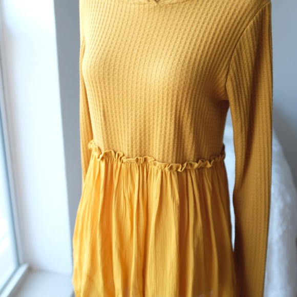 7 items for $25 GORGEOUS MUSTARD TOP - Picture 4 of 8